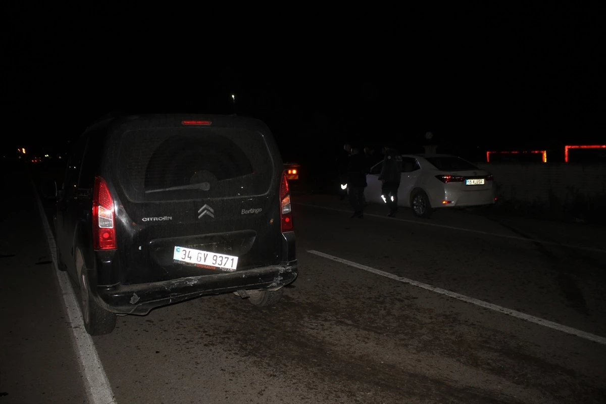 Samsun\'da 3 aracın karıştığı trafik kazasında 4 kişi yaralandı