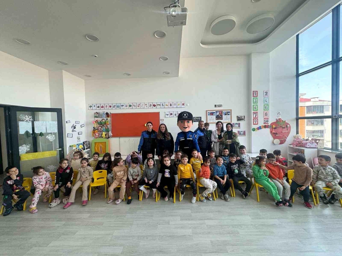 Samsun\'da Polis Ekipleri Narvas ve Çocuklar İçin Temel Güvenlik Kuralları Konusunda Bilgilendirme Yaptı