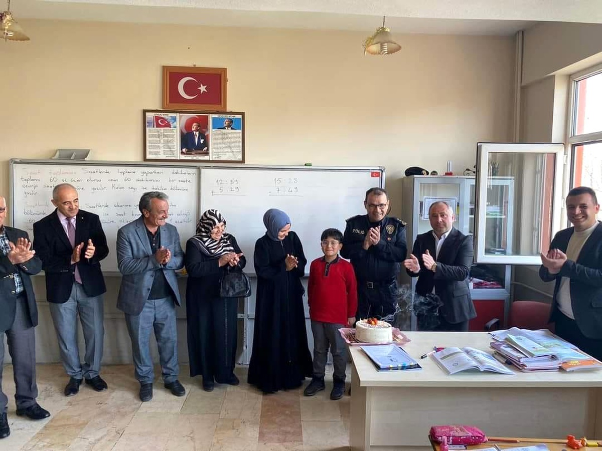 Tokat\'ta şehit Uzman Çavuşun oğluna duygusal doğum günü sürprizi