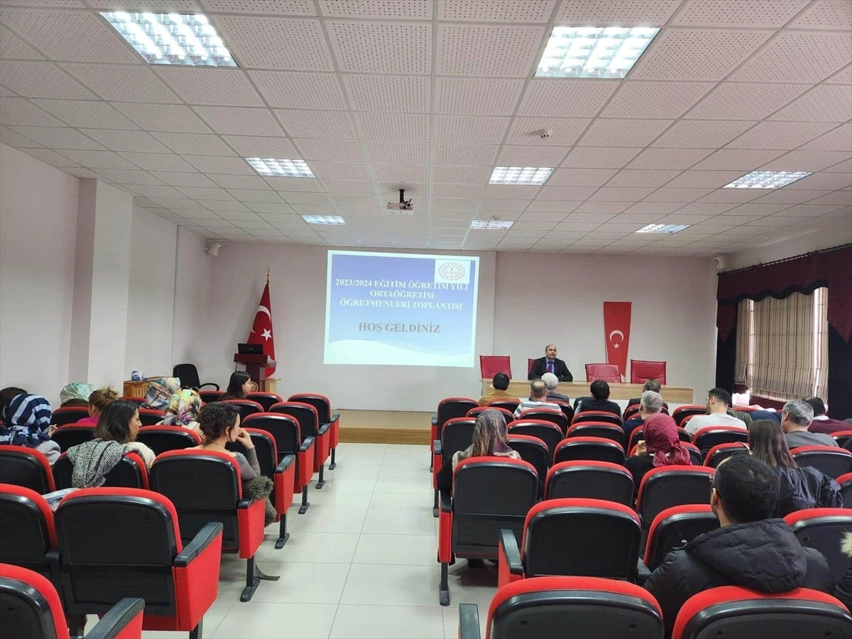 Sivas\'ın Ulaş ilçesinde okullarda akademik başarıyı artırmak için toplantı yapıldı