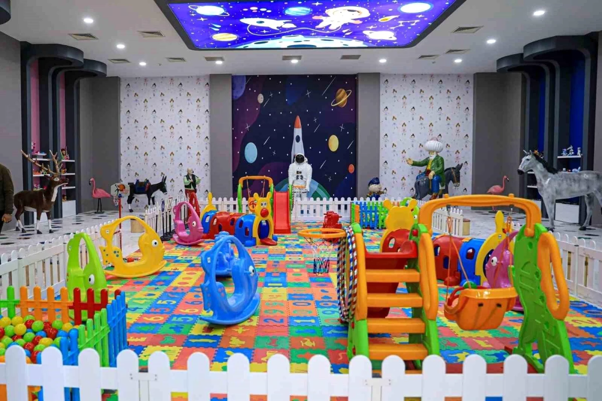 Van Büyükşehir Belediyesi tarafından kurulan \'Çocuk Oyuncak Evi\' açılışa hazırlanıyor