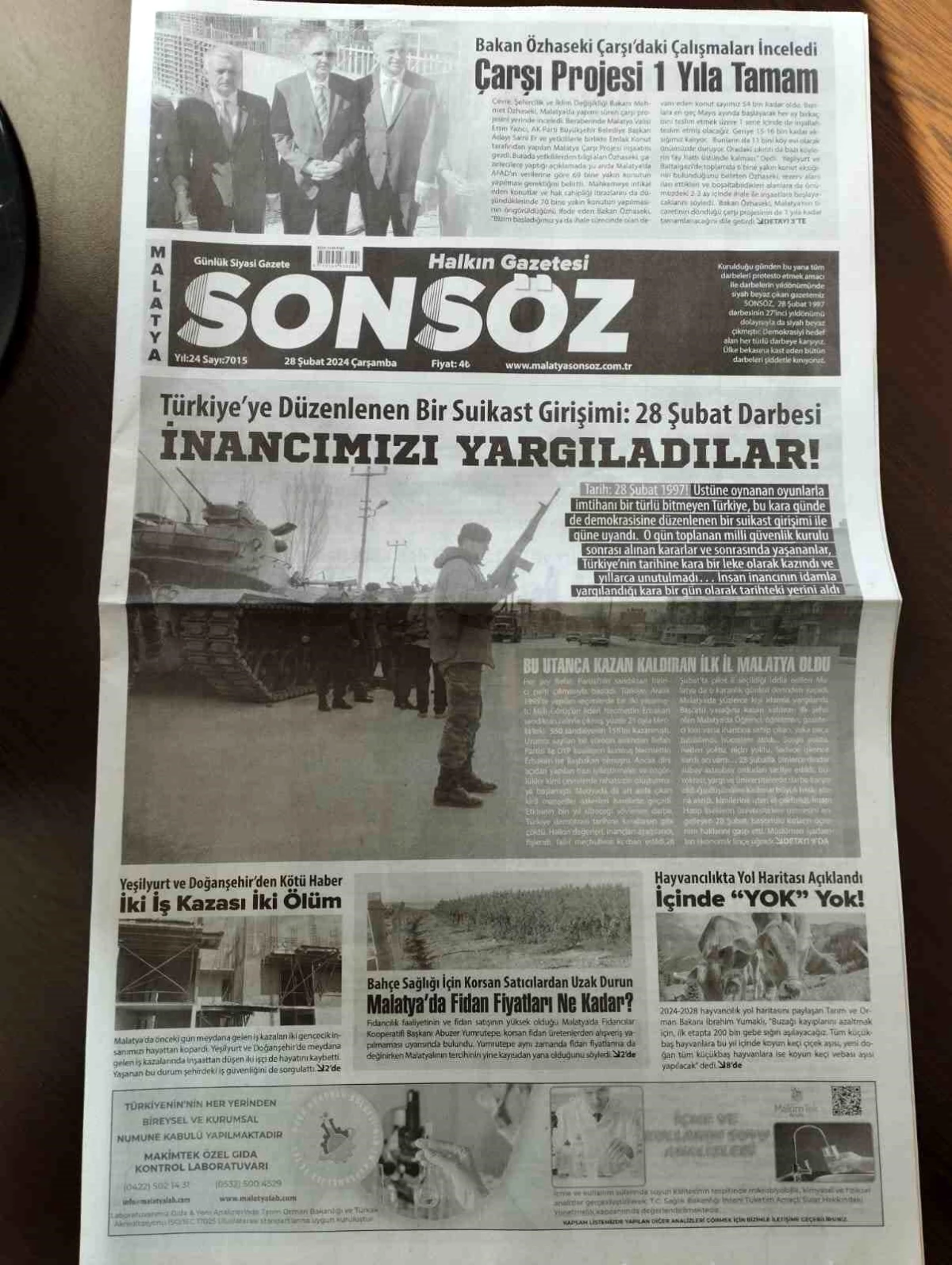 Malatya\'da Sonsöz Gazetesi, 28 Şubat\'ı Siyah-Beyaz Protesto Ediyor