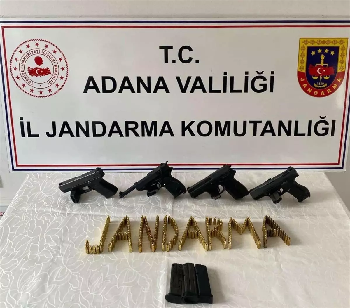 Adana\'da Ruhsatsız Tabancalar Ele Geçirildi