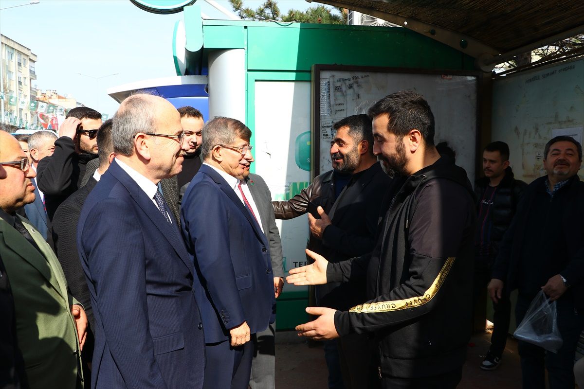 Davutoğlu Tekirdağ\'da seçim ofisi açılışına katıldı ve esnaf ziyareti yaptı