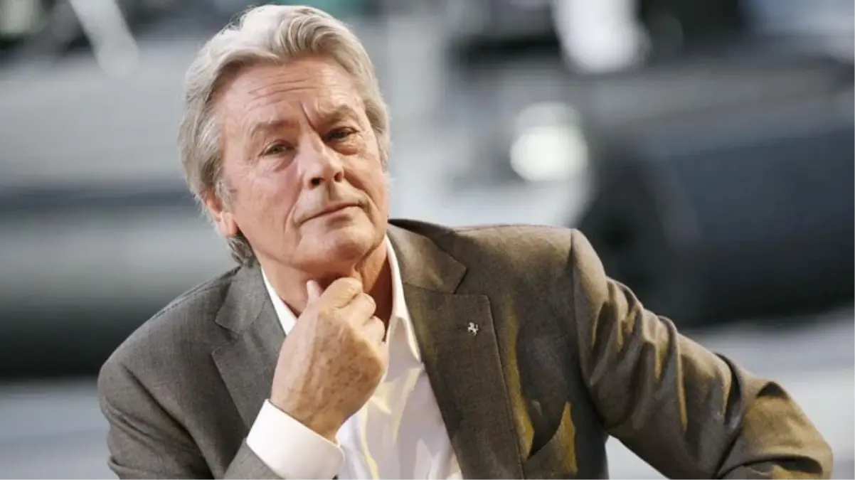 Sinema oyuncusu Alain Delon\'un evinden cephanelik çıktı