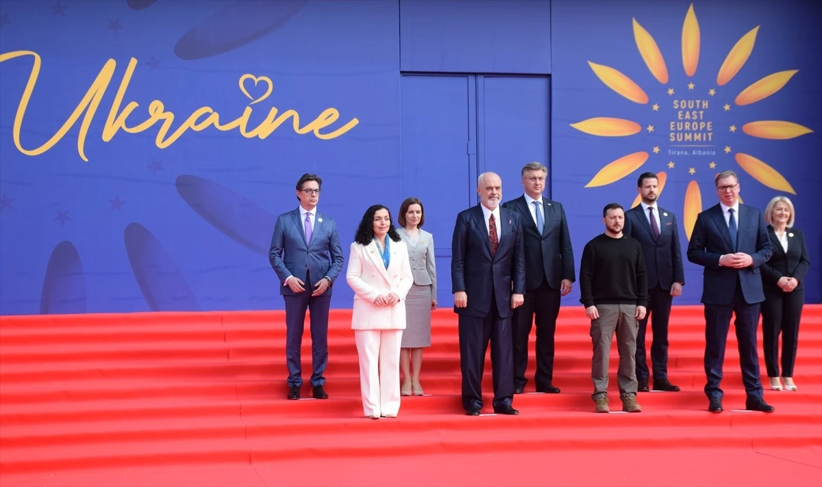 Arnavutluk ve Ukrayna liderleri Güneydoğu Avrupa Zirvesi\'nde bir araya geldi