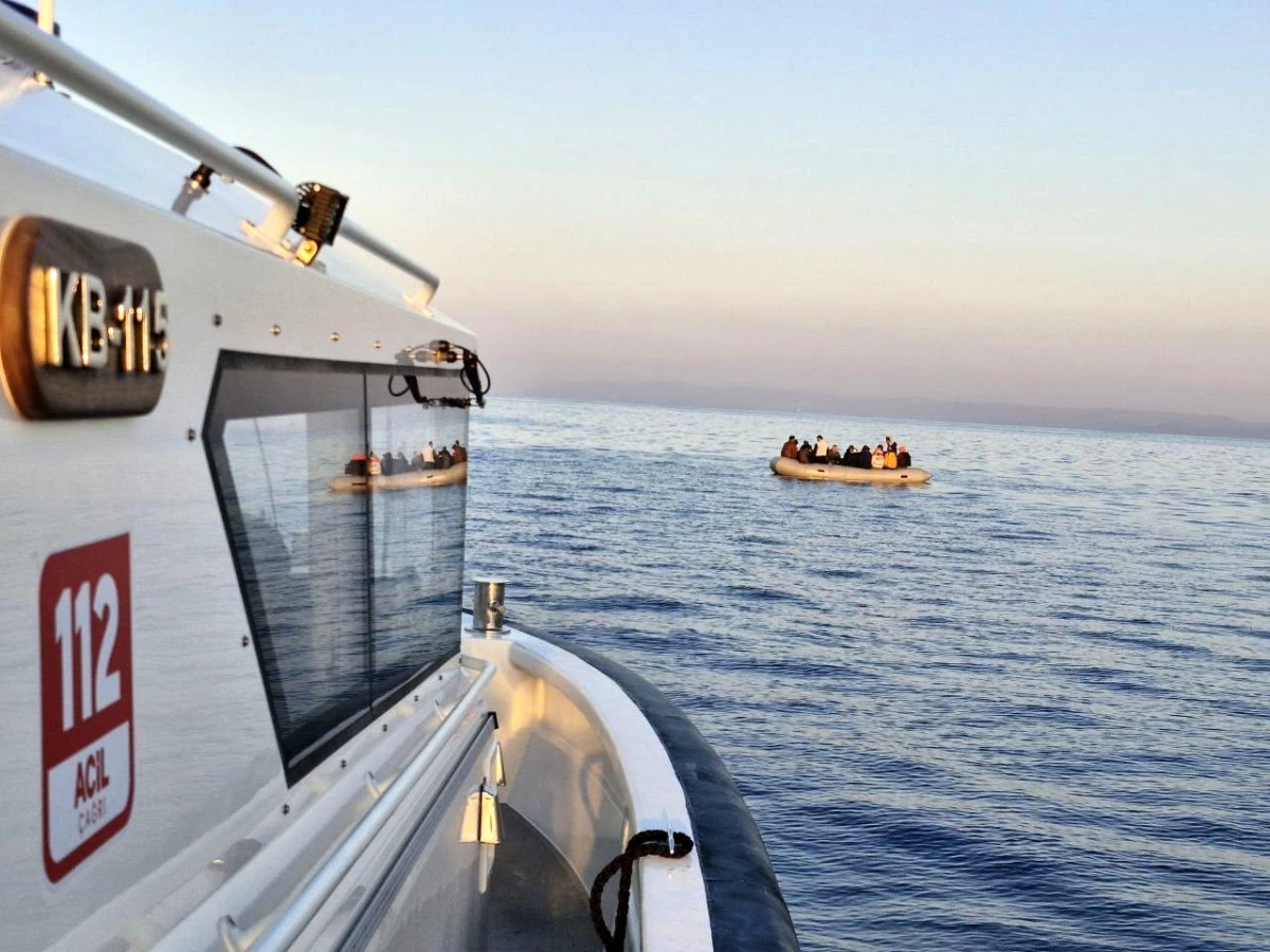 Yunanistan unsurları tarafından geri itilen göçmenler kurtarıldı