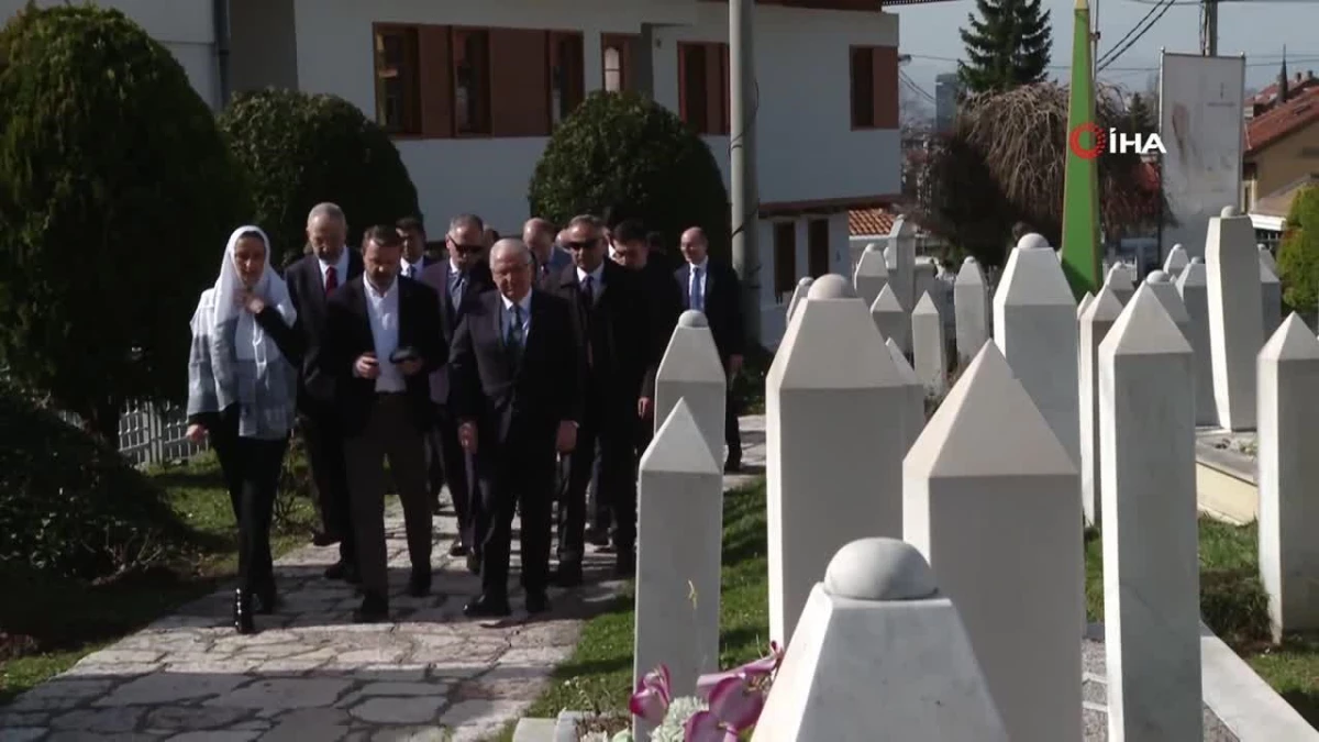 Bakan Güler, Bosna Hersek\'in ilk cumhurbaşkanı İzzetbegoviç\'in mezarını ziyaret etti
