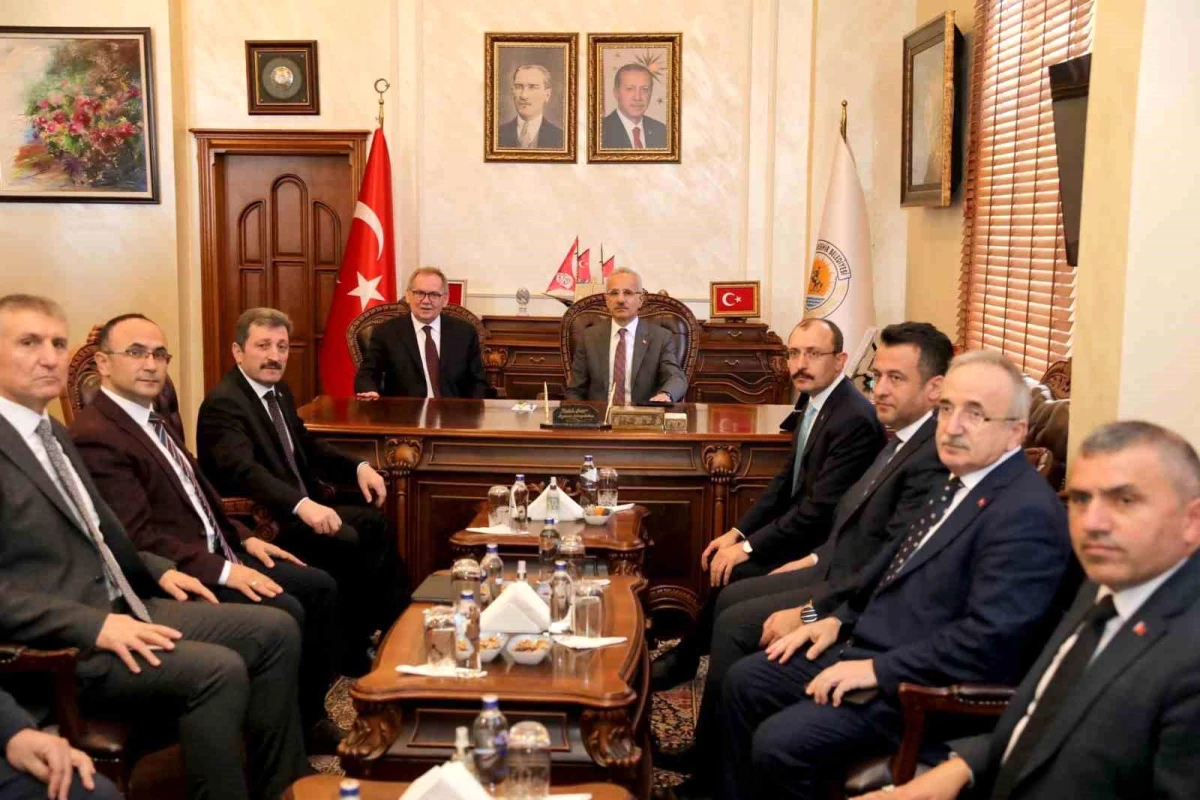 Ulaştırma Bakanı Uraloğlu, Samsun Büyükşehir Belediyesi\'ni ziyaret etti