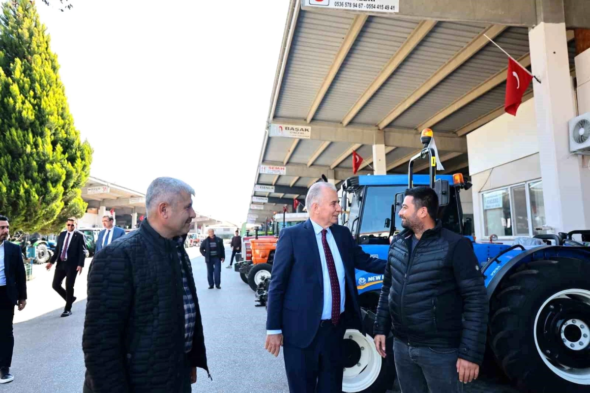 Başkan Osman Zolan, Türkiye\'nin İlk Traktör Galericileri Sitesi\'ni Ziyaret Etti