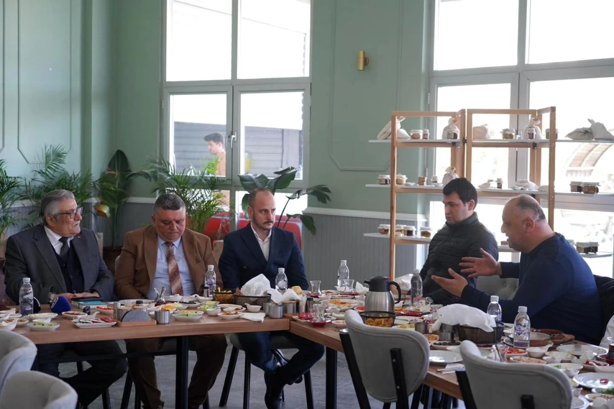 Bağımsız Belediye Başkanı Mustafa Sadık Kaya, Bilecik\'teki basın mensuplarıyla buluştu