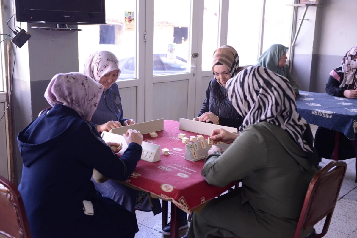 Bursa\'da kadınlar bir gün boyunca etkinlik yaparken erkeklere sokağa çıkma yasağı uygulanıyor