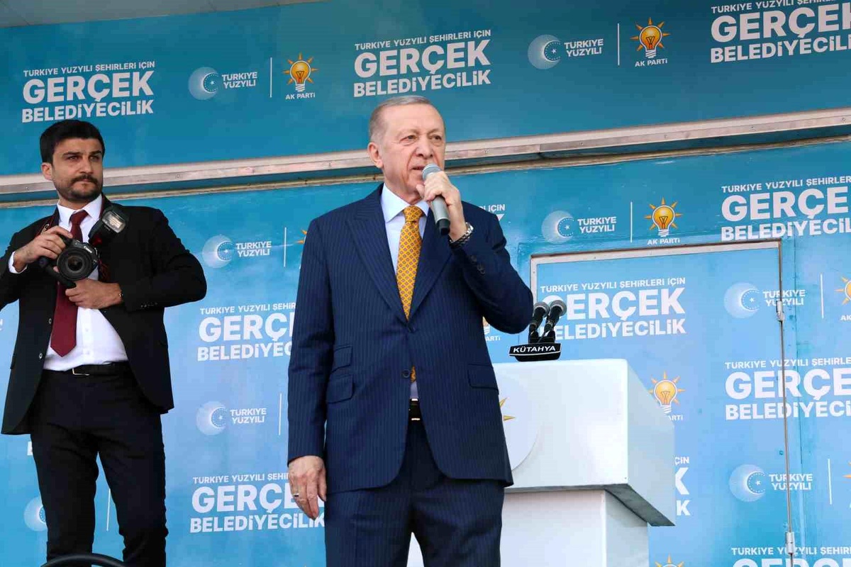 Cumhurbaşkanı Erdoğan: "Önümüze hangi badire çıkarsa çıksın ülkemizi demokrasi ve kalkınma rotasından çıkartmadan hedeflerine doğru ilerletmeyi...
