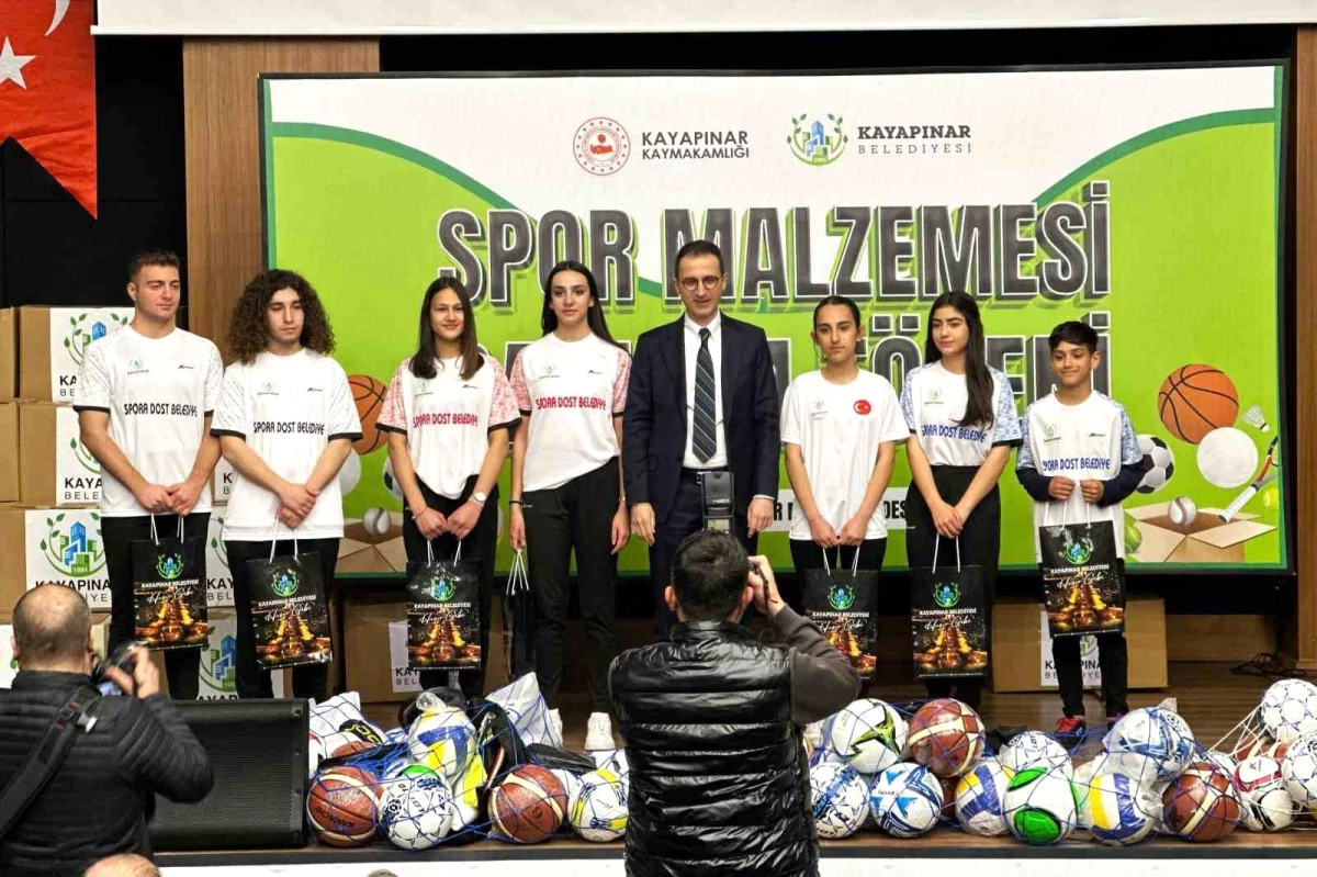 Diyarbakır Kayapınar Belediyesi 110 Okula Spor Malzeme Desteği Sağladı