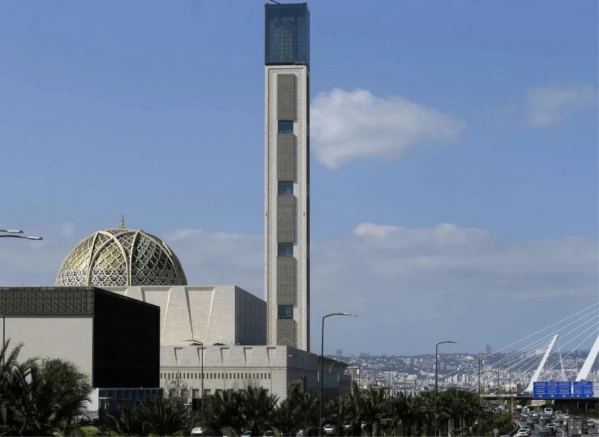 Cezayir\'de Dünyanın En Uzun Minareli Cami İbadete Açıldı