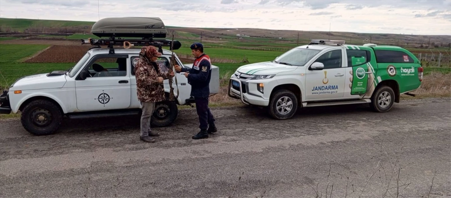 Edirne\'de jandarma ekipleri avcıları silah kazalarına karşı bilgilendirdi