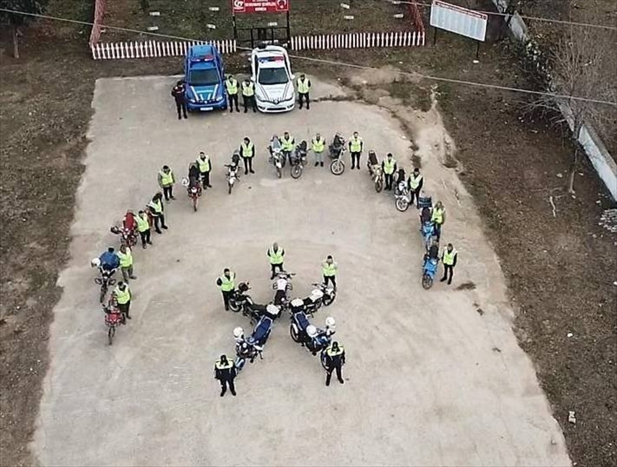 Edirne\'de jandarma ekipleri motosiklet sürücülerine trafik eğitimi verdi