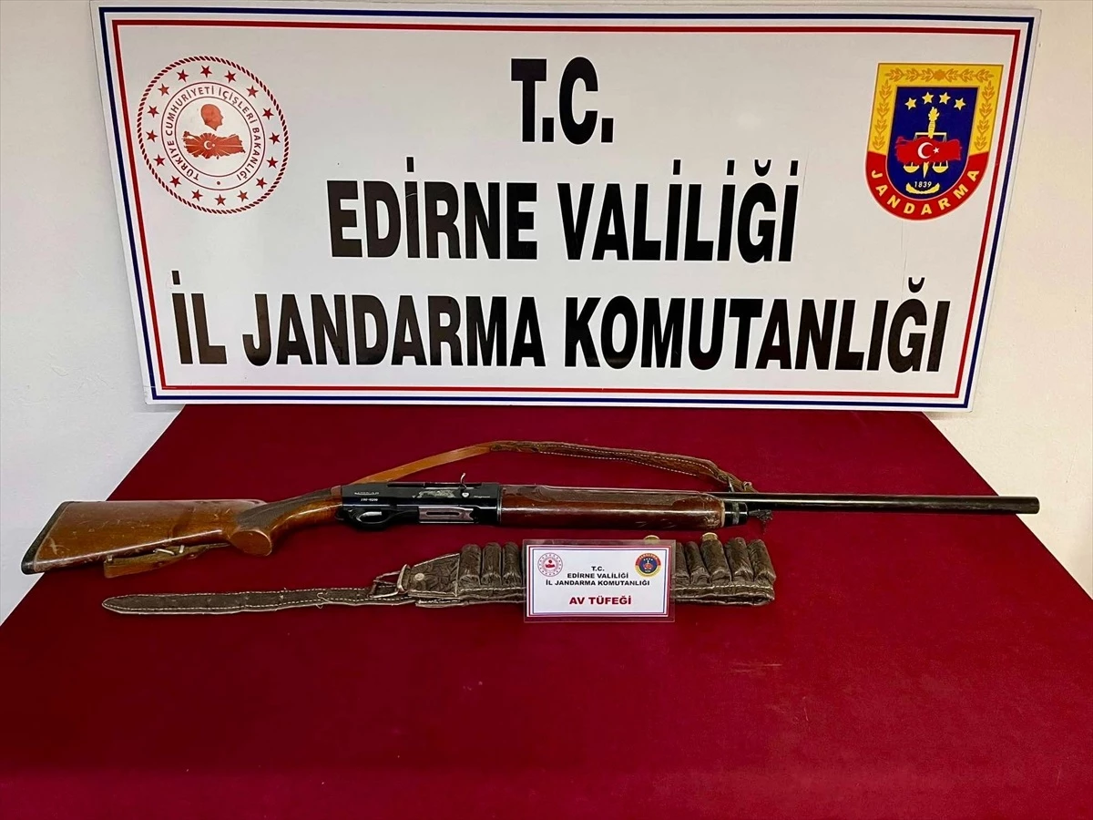 Edirne\'de ruhsatsız av tüfeği ele geçirildi, kredi kartından para çekilen kişi şikayetçi oldu, inşaattan malzeme çalan 3 kişi gözaltına alındı