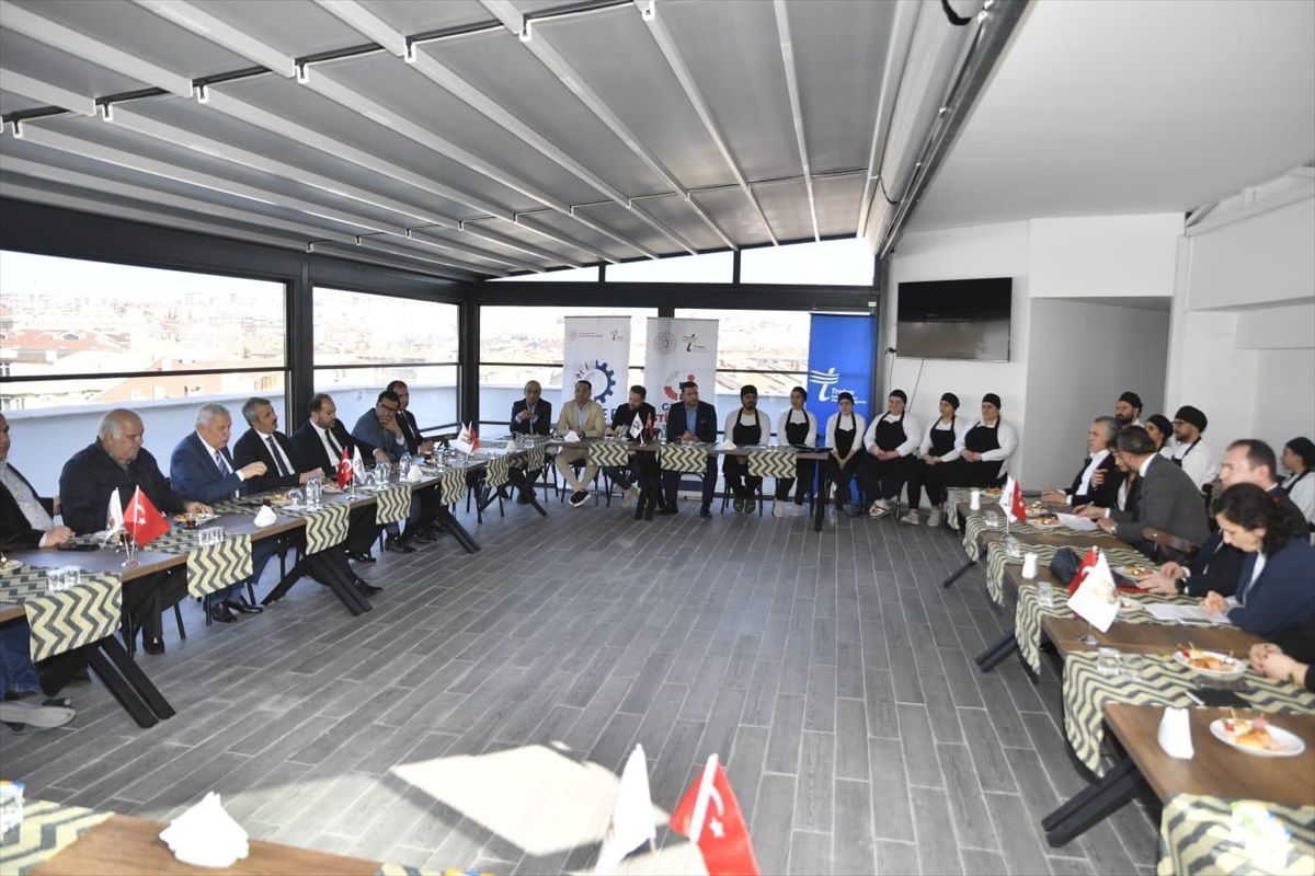 Edirne Valisi Yunus Sezer, \'Gastro Akademi ile Gelecek Mutfakta\' Projesi tanıtım toplantısına katıldı