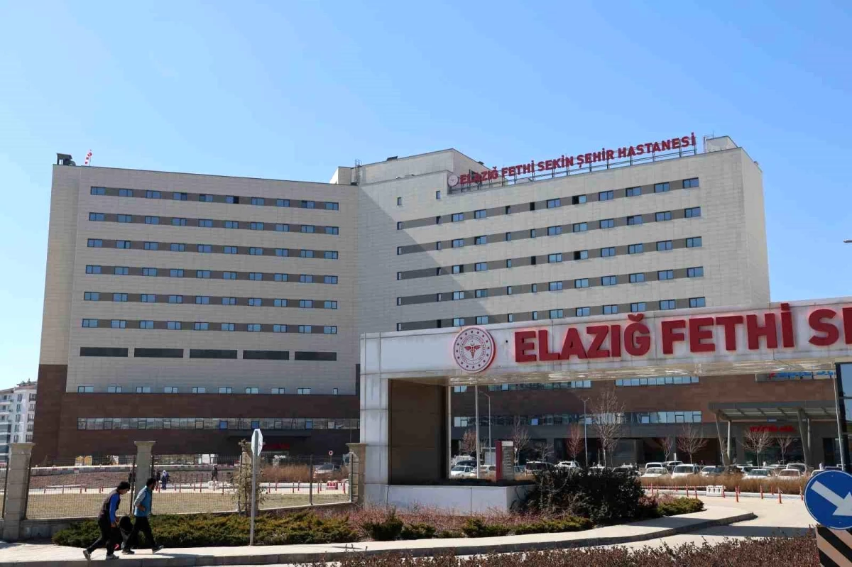 Elazığ\'da Lisede Tavuk Zehirlenmesi: 12 Öğrenci Hastaneye Kaldırıldı
