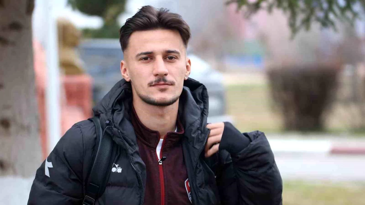 Elazığspor\'un başarılı futbolcusu Çağrı Yağız Yasak tedavisine İstanbul\'da devam ediyor