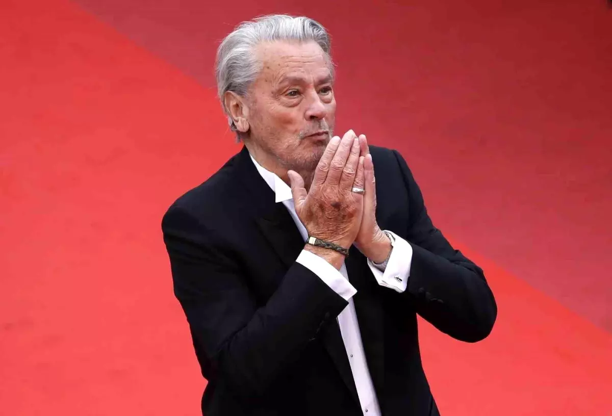 Fransız aktör Alain Delon\'un evinde 72 silah ve 3 bin mermi bulundu