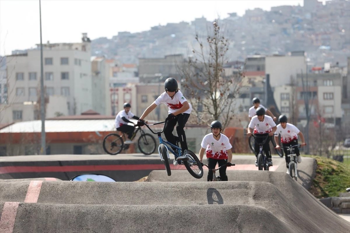 Gaziantep\'te gençler arasında bisiklet kullanımı yaygınlaşıyor