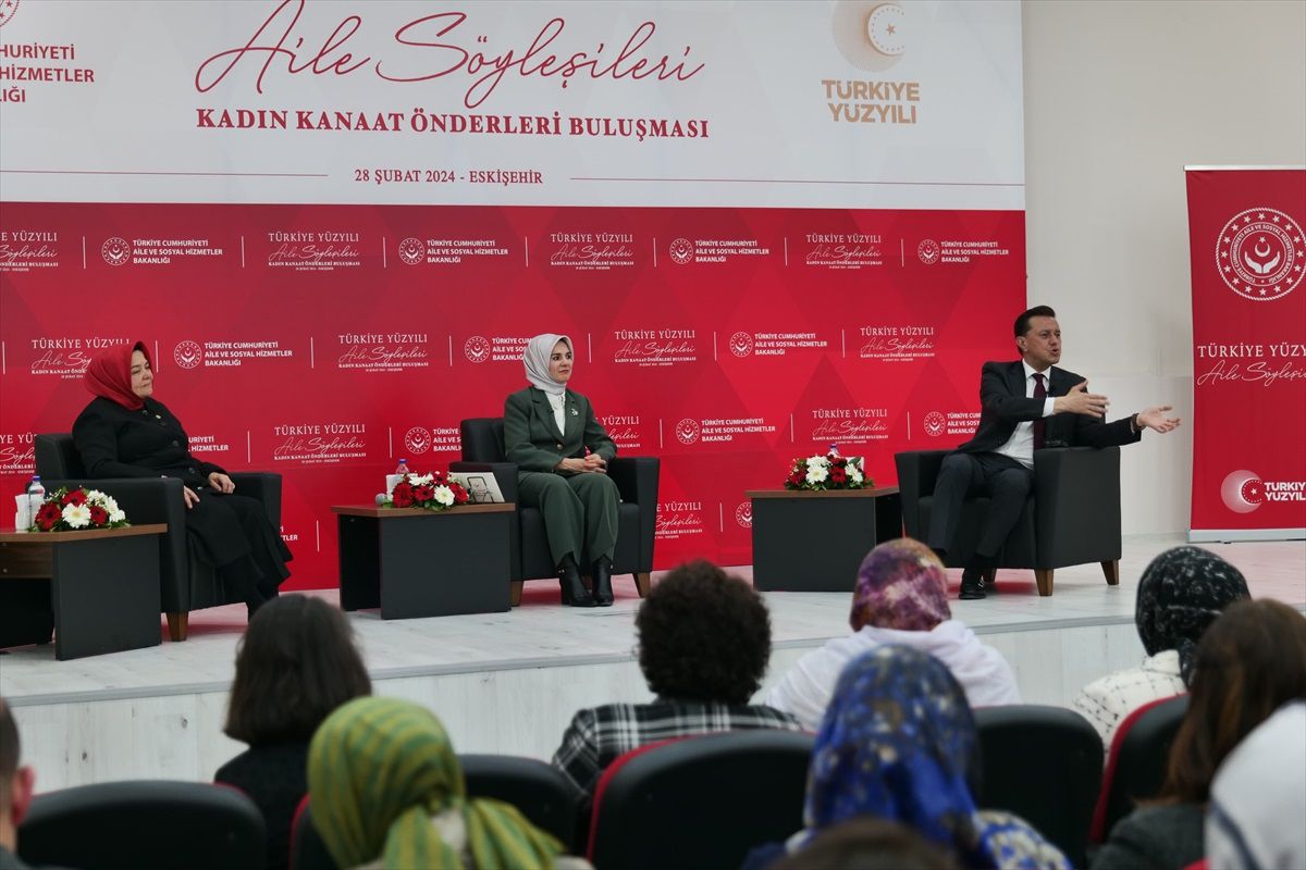 AK Parti\'nin Eskişehir Büyükşehir Belediye Başkan adayı Nebi Hatipoğlu, kadınlarla bir araya geldi