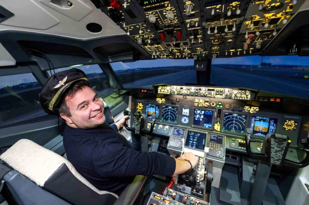 İngiltere\'de Havacılık Tutkunu Bir Kişi Evini Boeing 737 Simülatörüne Dönüştürdü