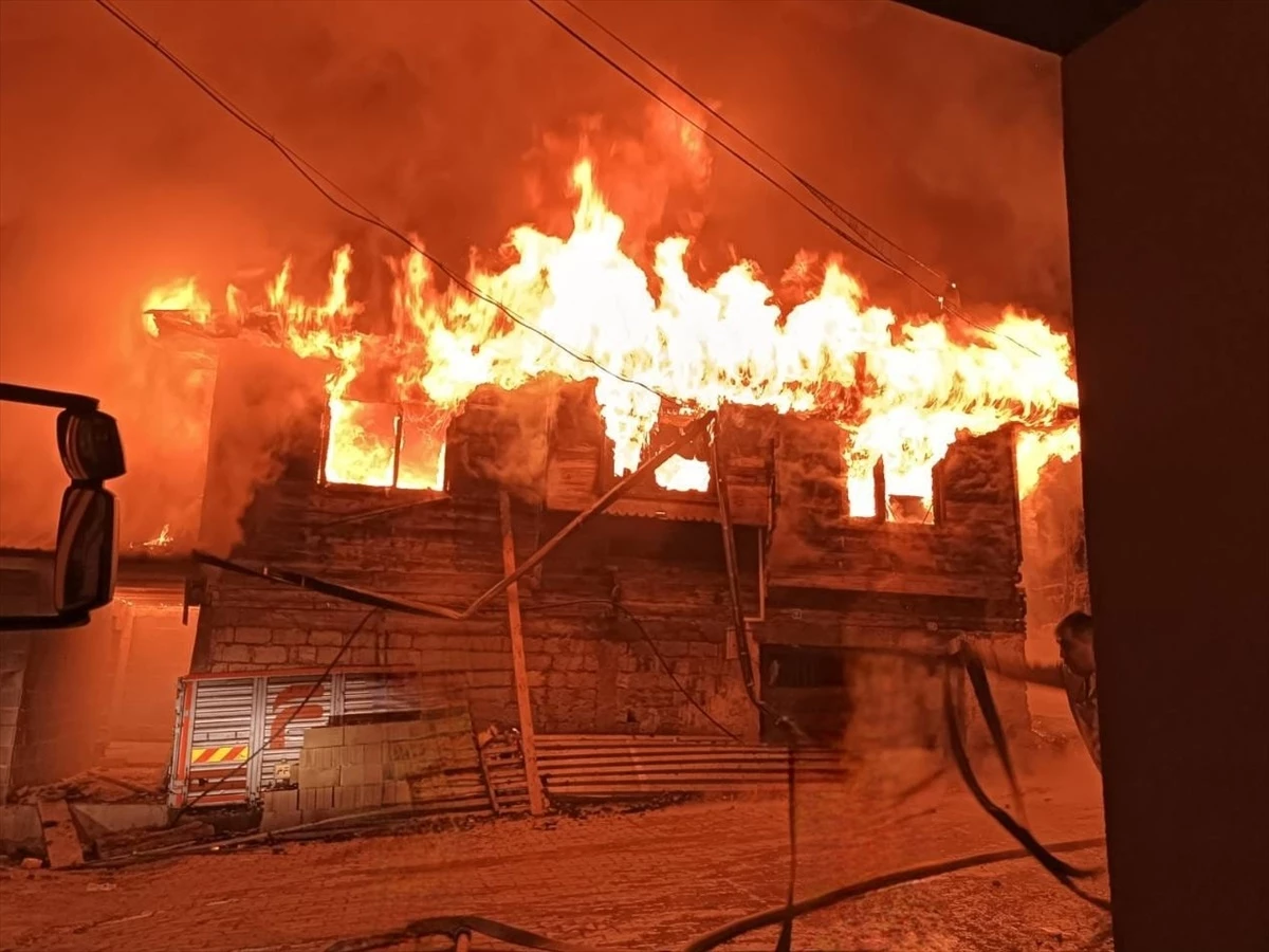 Karabük\'ün Yenice ilçesinde ahşap evde çıkan yangın söndürüldü