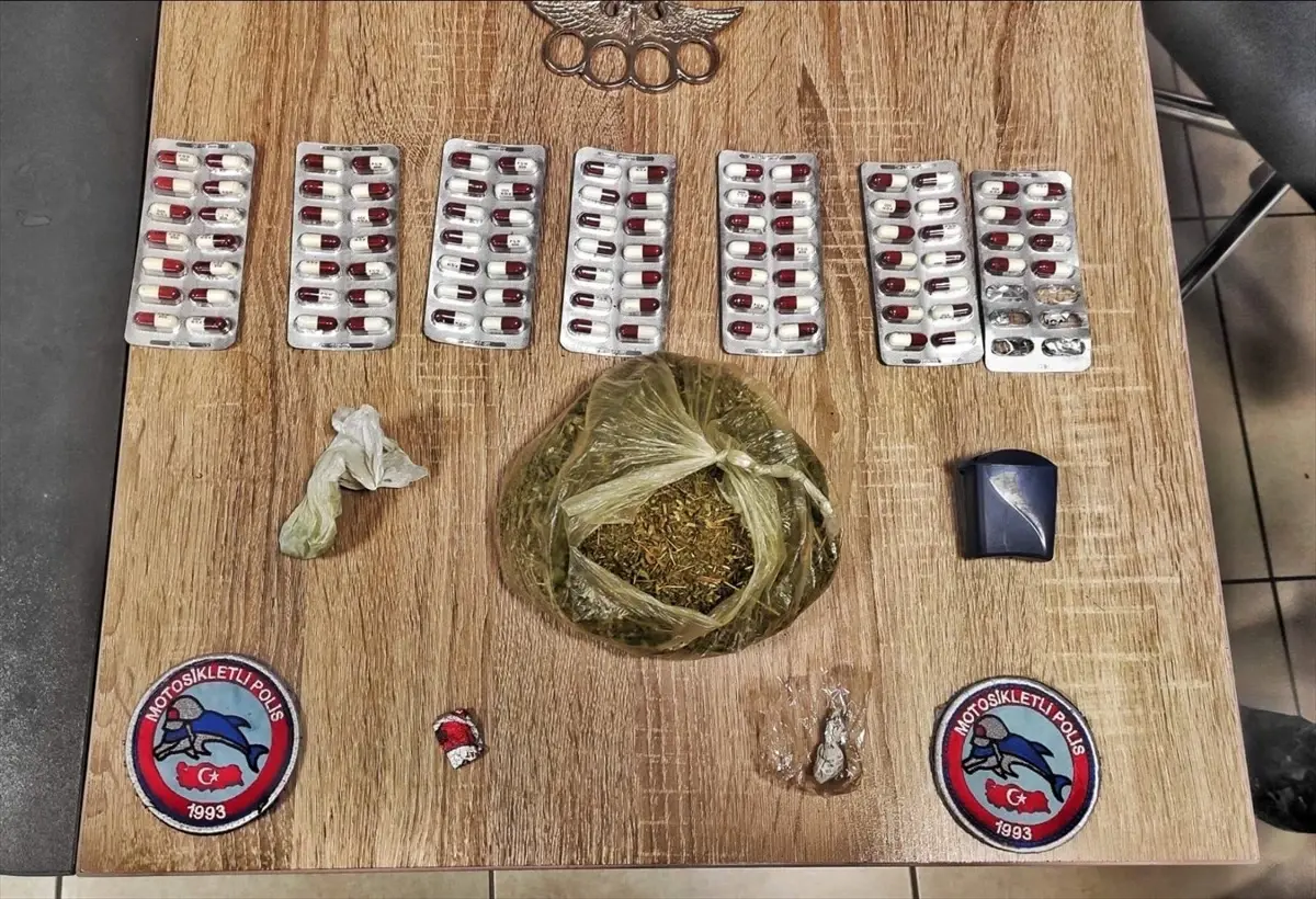 Kartepe\'de Uyuşturucu Operasyonu: 3 Şüpheli Gözaltına Alındı