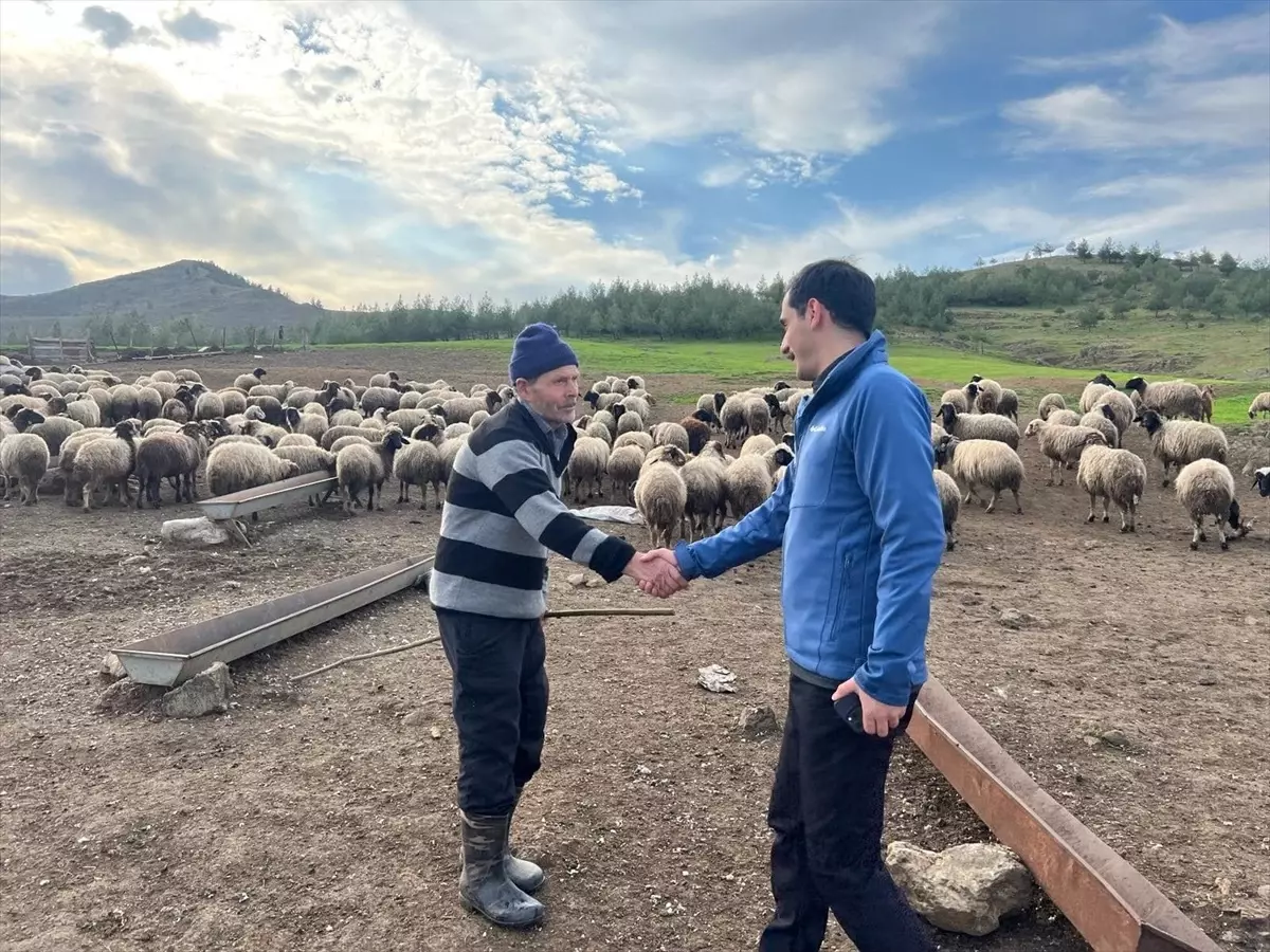 İslahiye Kaymakamı Yörük ailesini çadırda ziyaret etti