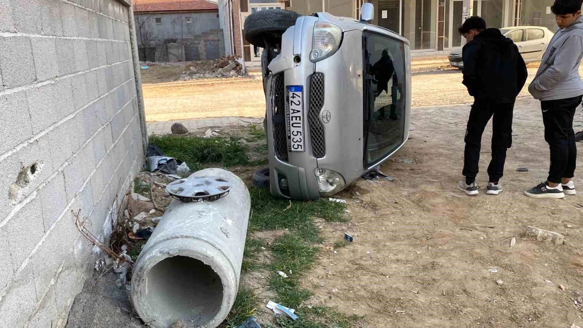 Konya\'da otomobil şarampole devrildi, sürücü yaralandı