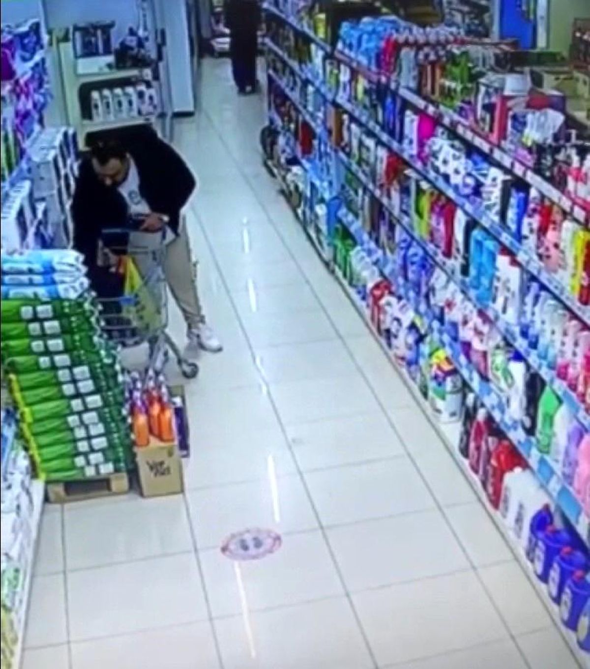 Maltepe\'de Bir Zincir Marketten Deodorant Hırsızlığı