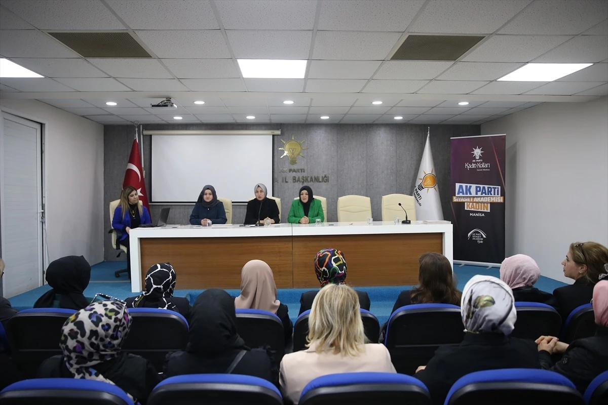 AK Parti\'nin Siyaset Akademisi Kadın Eğitim Programı Tamamlandı
