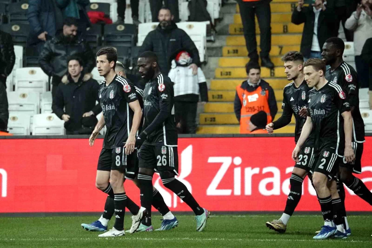 Salih Uçan, Beşiktaş\'ın Konyaspor maçında 11\'e dönüşünü golle süsledi