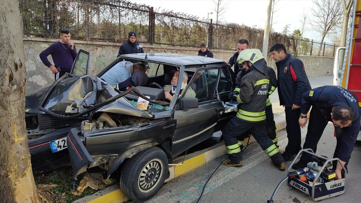 Seydişehir\'de trafik kazasında sıkışan sürücü kurtarıldı