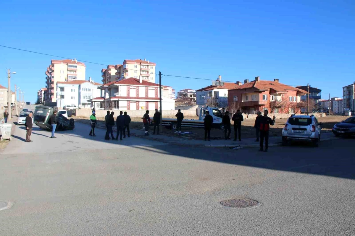 Sivas\'ın Şarkışla ilçesinde trafik kazası: 2 kişi yaralandı