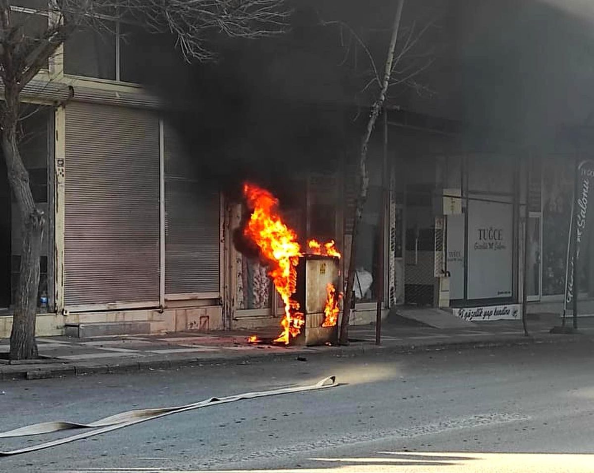 Şanlıurfa\'da Elektrik Panosu Patladı, Mahallede Korku Dolu Anlar Yaşandı