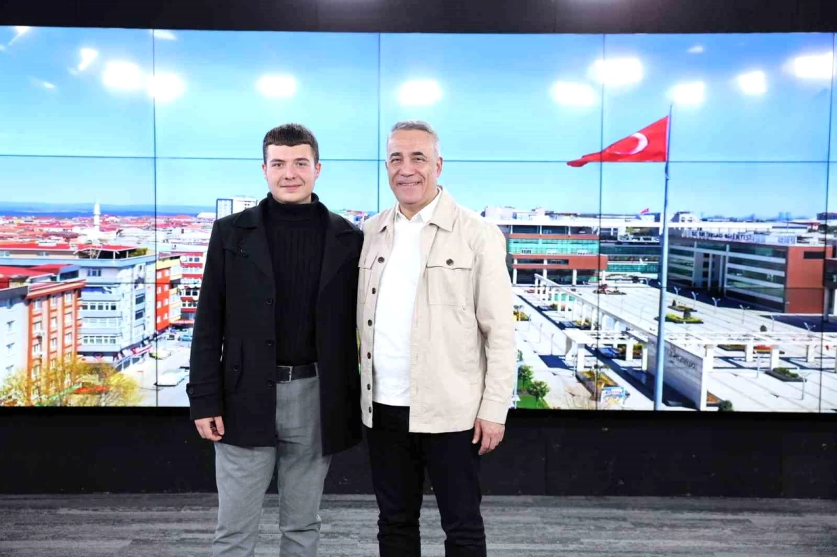 Sultangazi Belediye Başkanı Abdurrahman Dursun, Şehit Erhan Dündar Çok Programlı Anadolu Lisesi öğrencilerini ağırladı