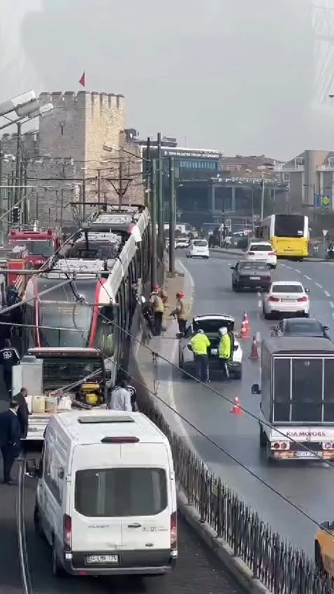 Tramvay yolundan karşıya geçmek isteyen kişi hayatını kaybetti