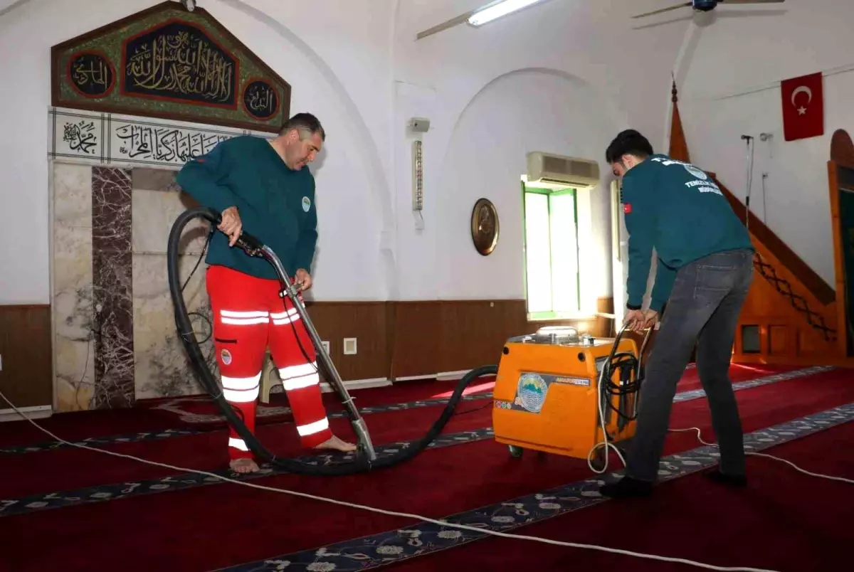 Mersin Toroslar Belediyesi Camilerde Temizlik ve Dezenfeksiyon Çalışmalarını Yoğunlaştırdı