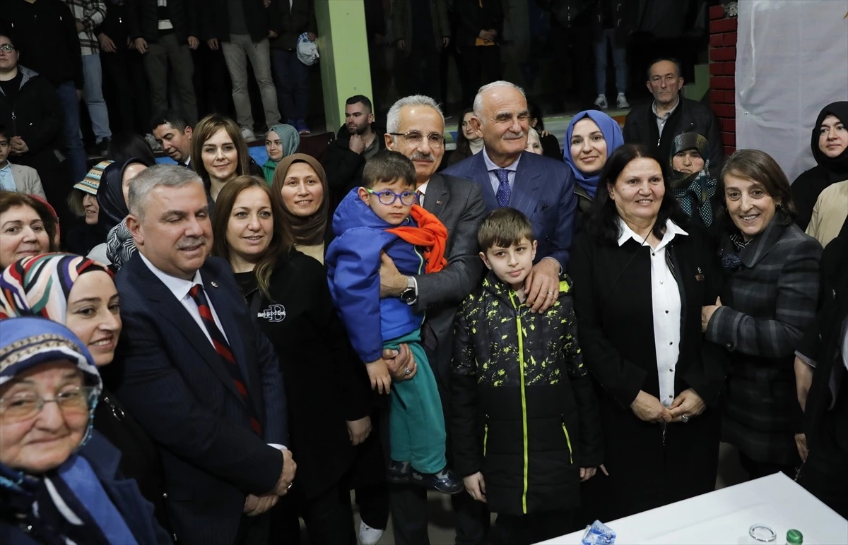 Ulaştırma ve Altyapı Bakanı Abdulkadir Uraloğlu, Sinop\'ta AK Parti Seçim Koordinasyon Merkezi\'nin Açılışına Katıldı