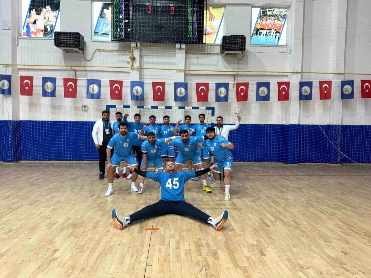 Van Erek Beş Yıldız Hentbol Takımı Play-off Maçlarına Gitmeyi Garantiledi