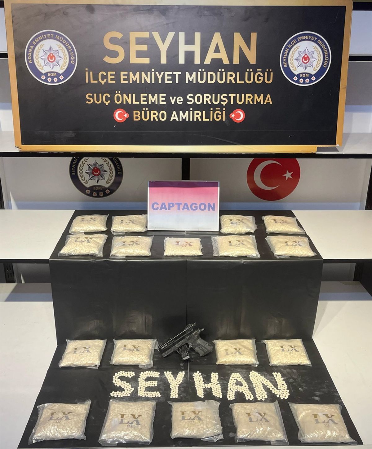 Adana\'da 36 Bin Uyuşturucu Hap ve Ruhsatsız Tabanca Ele Geçirildi