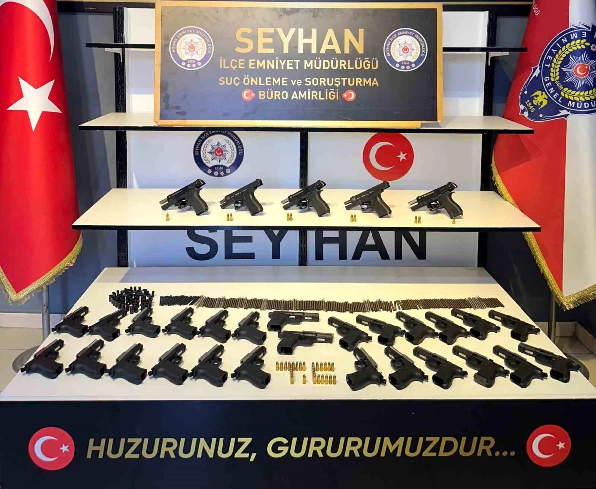 Adana\'da Silah Ticareti Yapan Şahsın Evine Operasyon: 5 Ruhsatsız Tabanca Ele Geçirildi