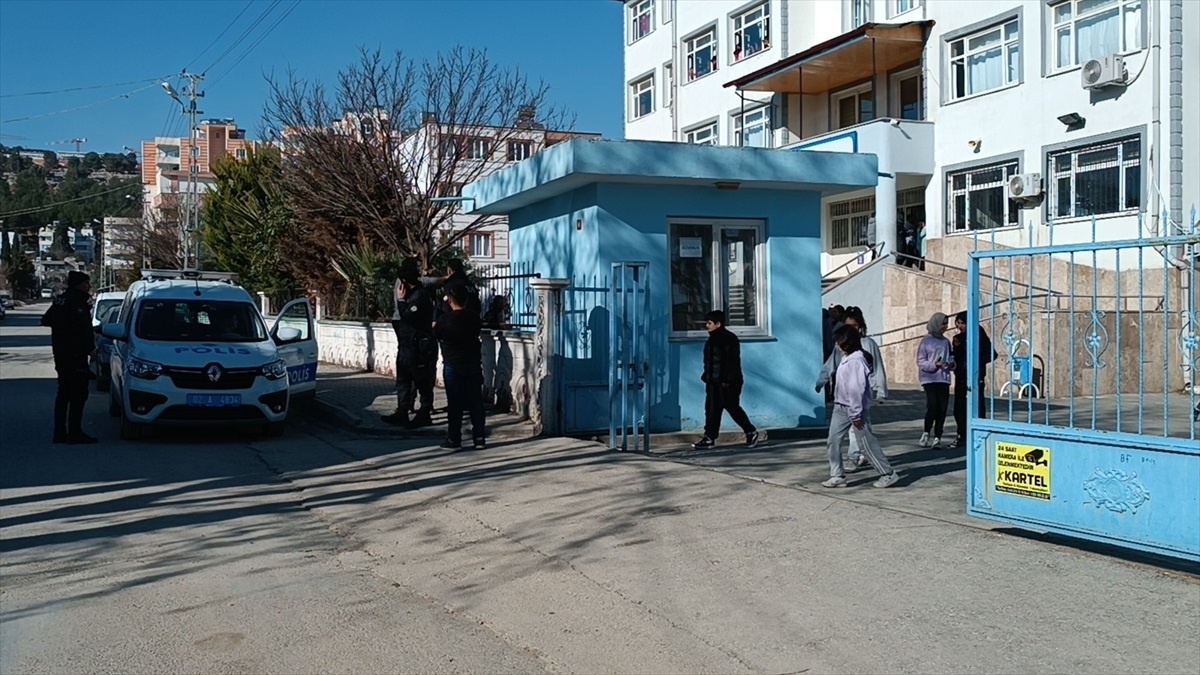 Adıyaman\'da ortaokul öğrencileri arasında çıkan bıçaklı kavgada 1 kişi yaralandı