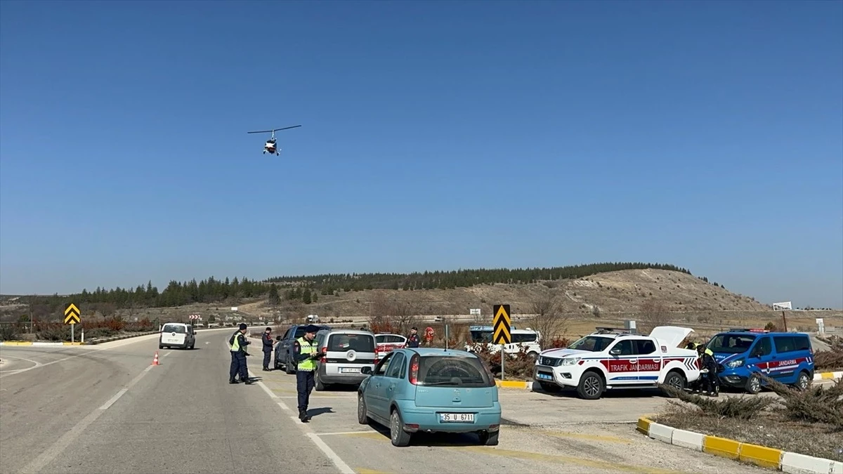 Afyonkarahisar\'da Trafik Denetiminde 12 Araç Sürücüsüne Cezai İşlem Uygulandı