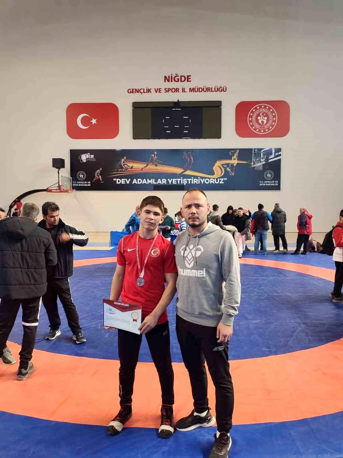 Afyonkarahisar Sporcu Eğitim Merkezi öğrencisi İrfan Korkmaz Türkiye Güreş Şampiyonasında ikinci oldu