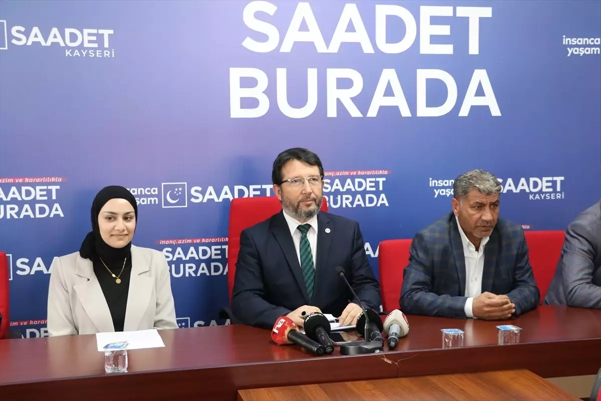 Kayseri\'nin Sarıoğlan ilçesinde belediye başkan adaylığı onaylanmayan Ali Osman Yıldız\'ın yerine kızı Fatma Yıldız, Saadet Partisi\'nin adayı oldu